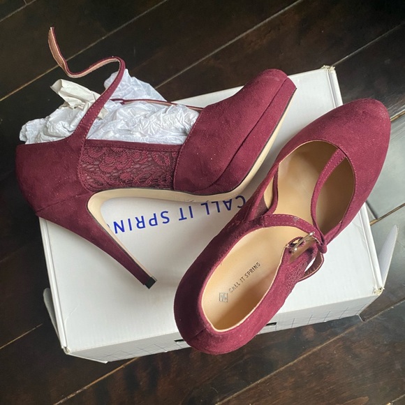 *NEW WITH BOX* Call it Spring Burgundy Heels - Picture 1 of 9